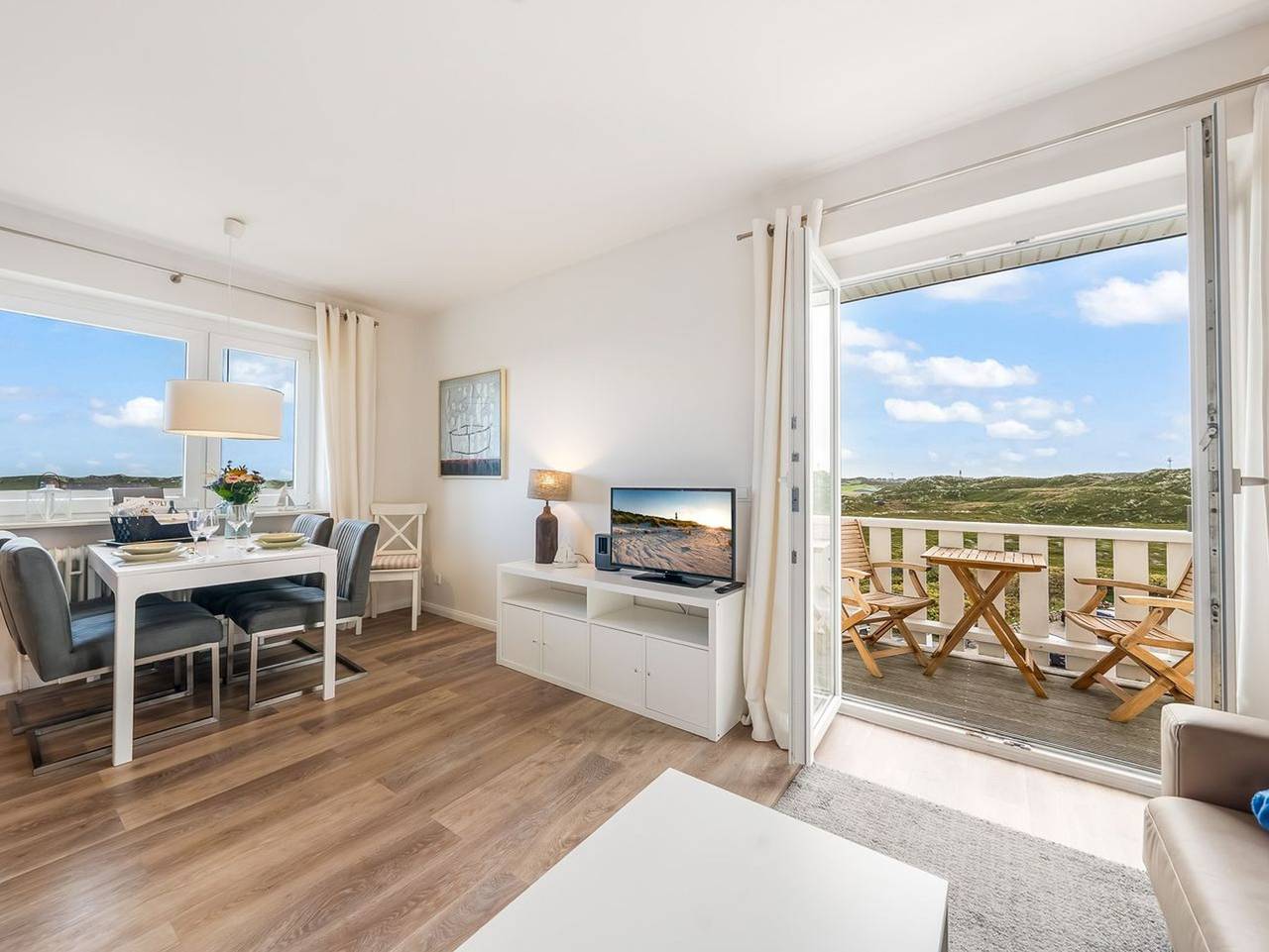 Ganze Ferienwohnung, Weitsicht - Neu renovierte 2-Zimmer-Wohnung im Hörnumer Norden mit Weitblick. in Hörnum, Sylt