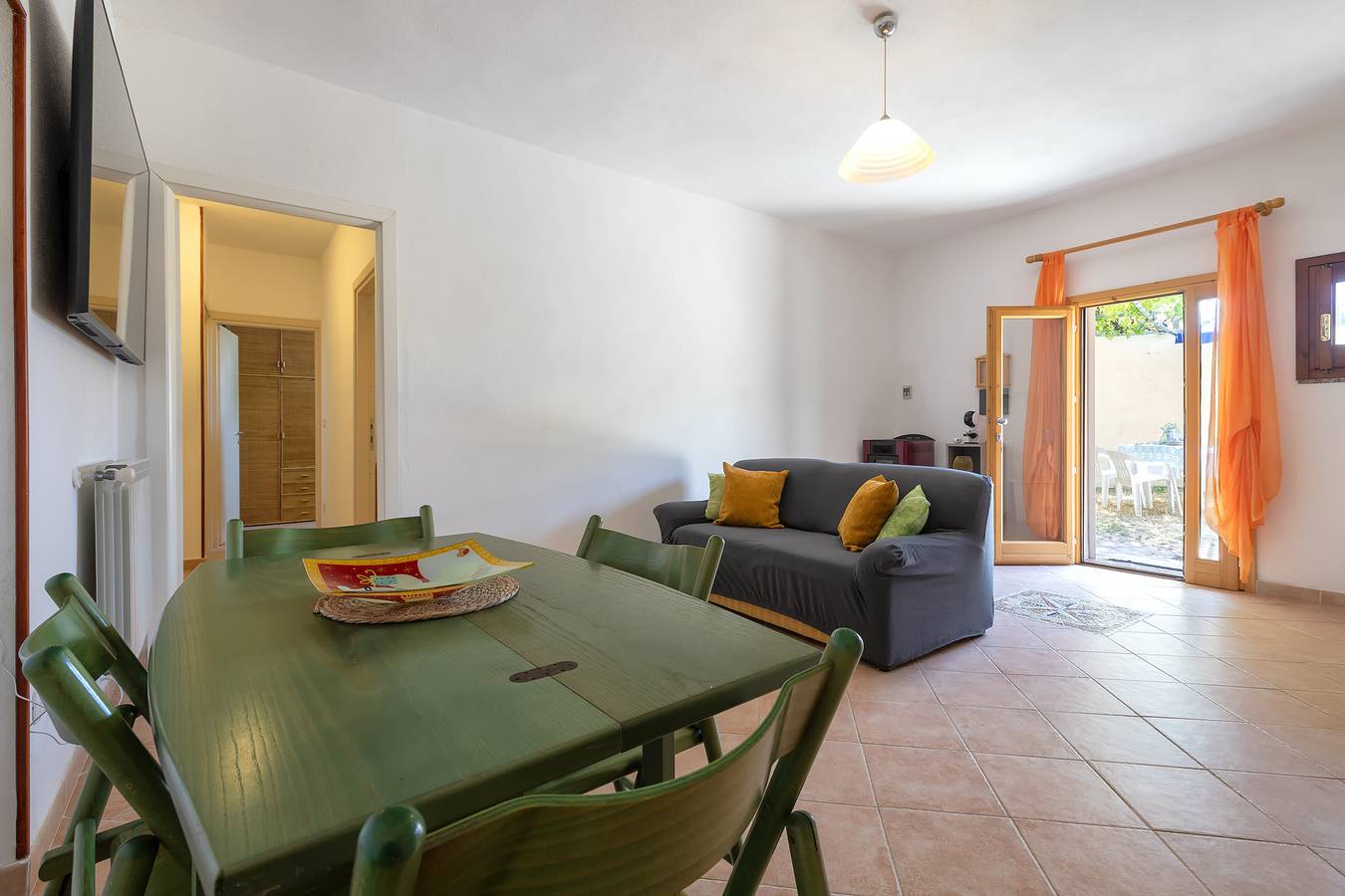 Ganze Wohnung, Ferienwohnung 'In Villa Sul Mare 2' mit privater Terrasse, privatem Garten und Wi-Fi in Badesi, Olbia-Tempio
