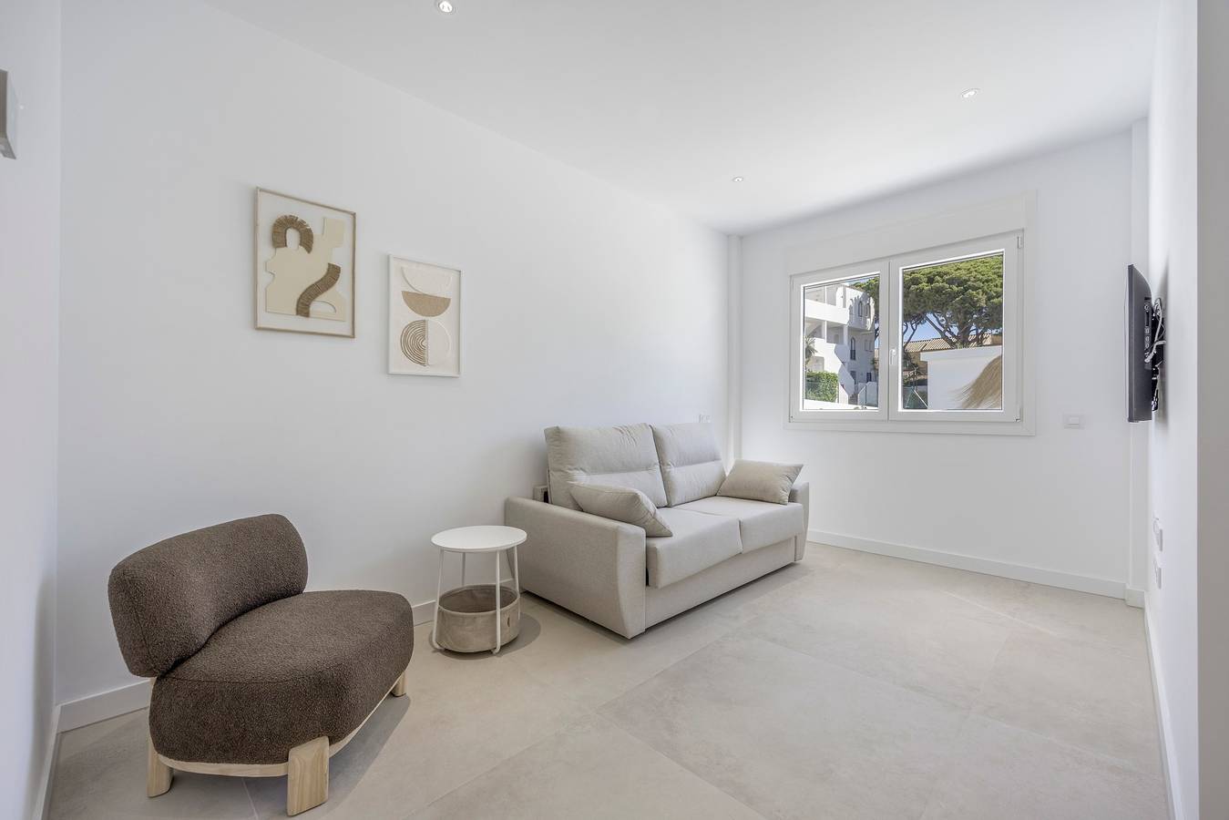 Apartamento inteiro, Apartamento 'Los Drogos Bajo A' com Piscina Partilhada, Wi-Fi e Ar Condicionado in La Barrosa, Chiclana de la Frontera