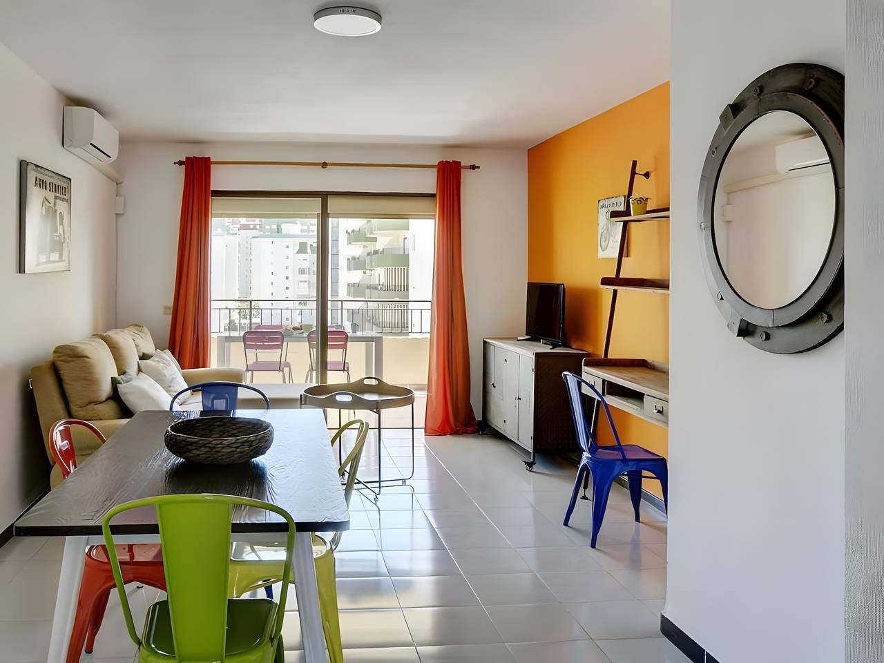 Apartamento entero, Apartamento 'Gardenias Playa' con Wi-Fi y aire acondicionado in Playa de Gandía, Costa de Valencia