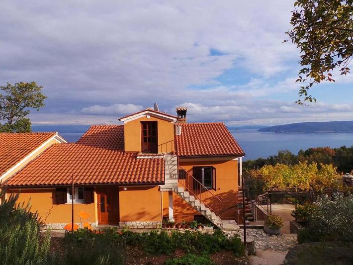 Gîte pour 4 personnes, avec balcon dans Mošćenice