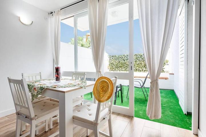 Appartement de vacances pour 3 personnes, avec balcon et piscine - 1