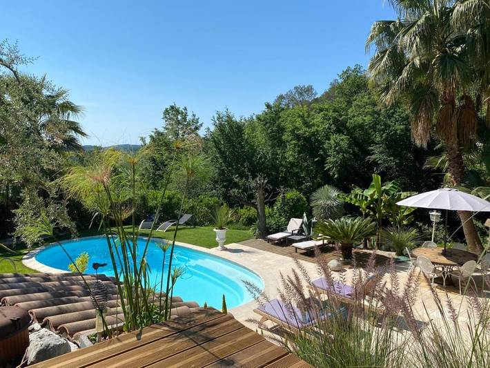 Chambre d’hôte pour 2 personnes, avec Terrasse et Jardin ainsi que Piscine et Vue