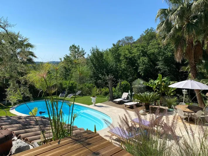 Alojamiento y desayuno para 2 personas, con vistas además de jardín y piscina - 1