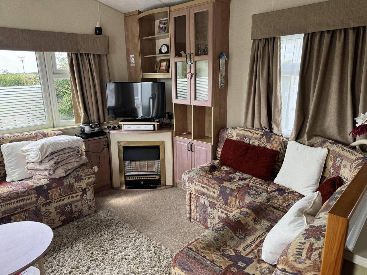 Family Caravan - Sleeps 8 - Pets Ok - Parking in Heacham, Norfolk Coast