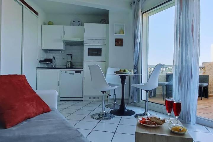 Gîte pour 2 personnes, avec vue et terrasse, animaux acceptés dans Port De Saint Cyprien - 2