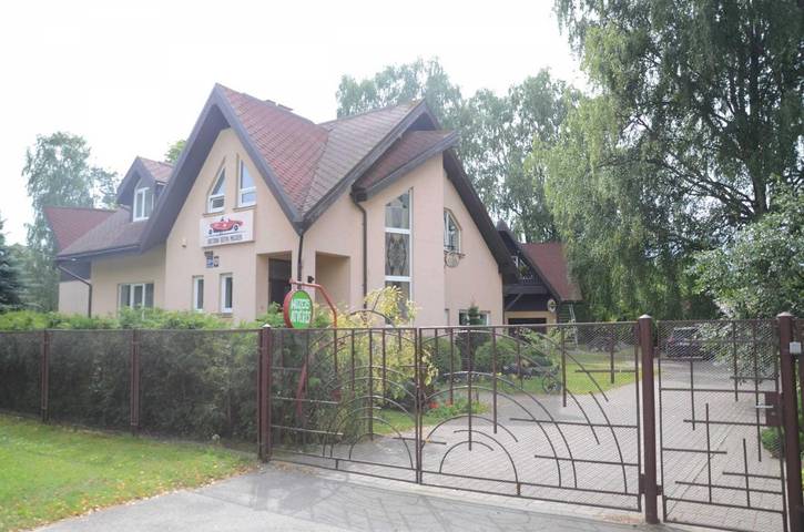 Gîte pour 5 personnes, avec Balcon et Terrasse ainsi que Jardin et Sauna à Riga