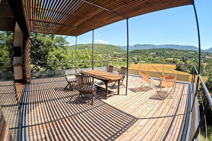 Gîte pour 4 personnes, avec jardin et balcon à Pont-de-Barret