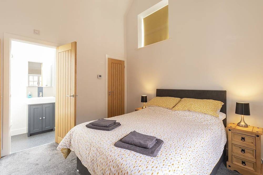 Rural-Baño con ducha-The Olde Coach House in Chesterfield (desambiguación), Derbyshire