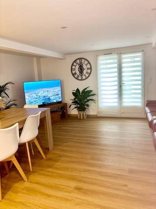 Two-Bedroom House in Châtillon, Hauts-de-Seine