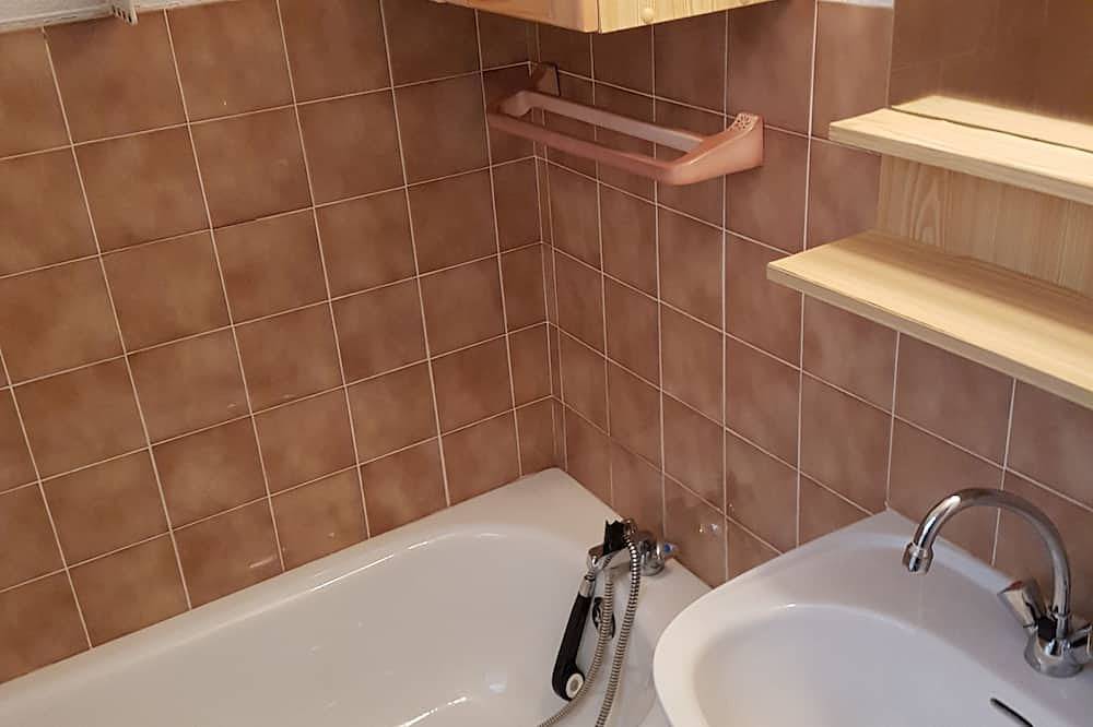Apartamento entero, Estudio, capacidad para cuatro personas, esquí a pie de puerta, servicio de conserjería, limpieza y ropa de cama in Bernex, Thonon-les-Bains region