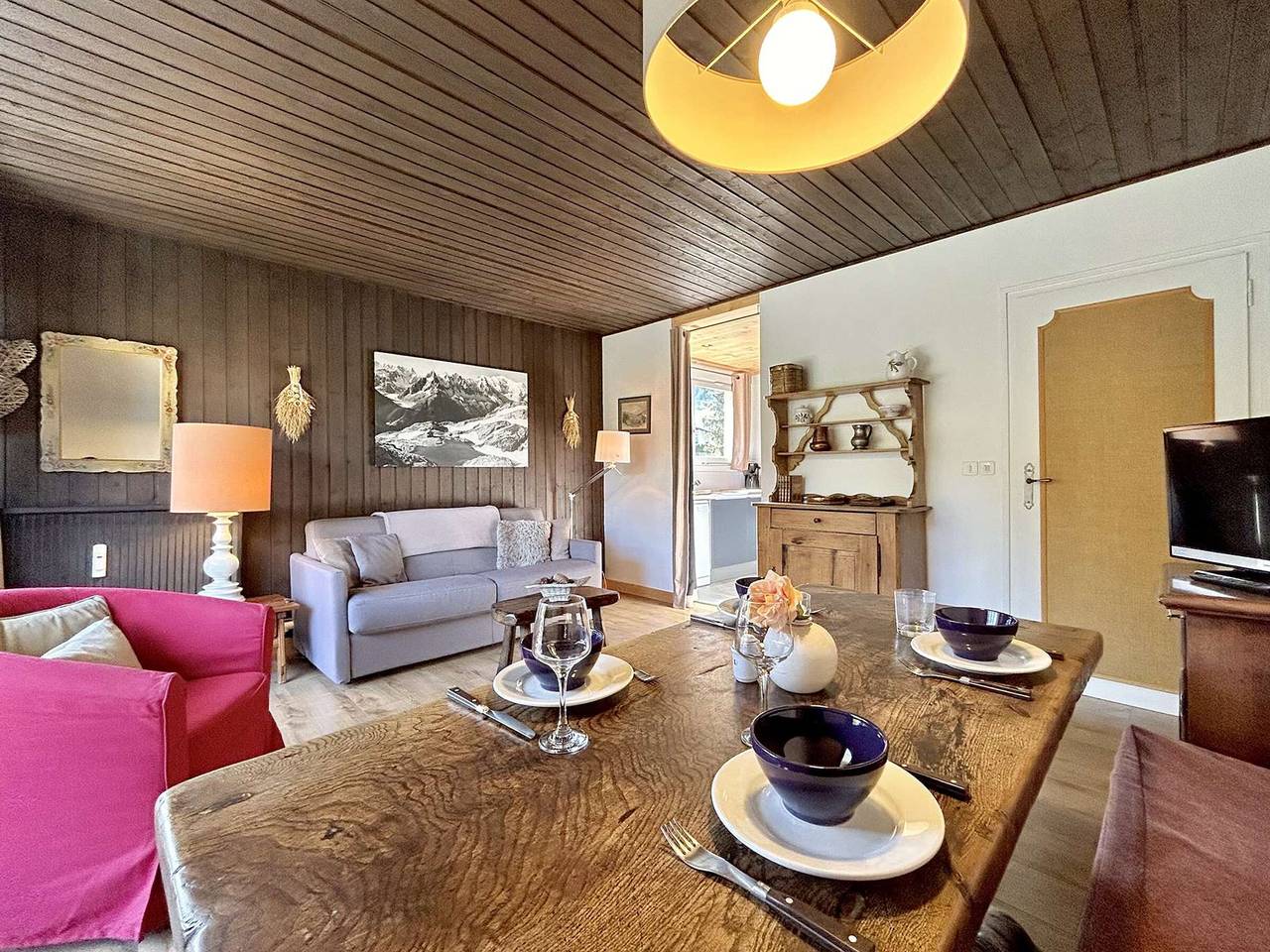 Appartement entier, Appartement cosy 2 pièces avec balcon, proche centre et télécabine, piscine et tennis en été in Megève, Pays du Mont-Blanc