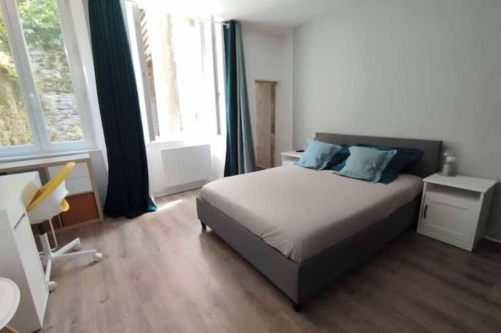 Entire apartment, Studio terrace in town center near pedestrian streets, port, restaurants. in Morlaix, Ceinture Dorée