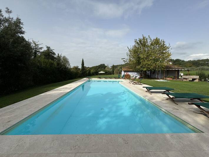 Location de vacances pour 12 personnes, avec jardin, animaux acceptés à Montecarlo (Toscane)