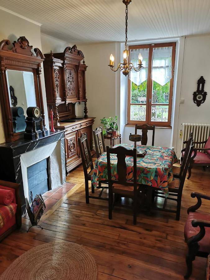 Location de vacances pour 6 personnes, avec jardin à Champagnac - 2