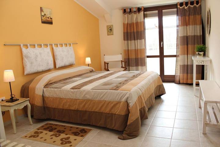 Gîte pour 6 personnes, avec vue ainsi que piscine et jardin, animaux acceptés à Narzole - 4