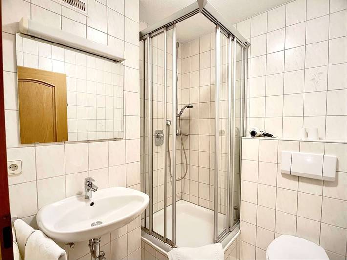 Ganze Wohnung, Appartementhaus Stephanie - 1-Zimmer-Appartement 3 und 103 (27qm) mit Balkon und Küchenzeile in Bad Füssing, Bayerische Golf und Thermenland
