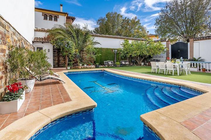 Villa pour 15 personnes, avec jacuzzi et jardin - 1