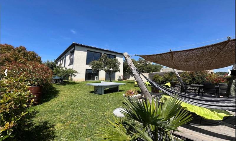 Location de vacances pour 8 personnes, avec piscine ainsi que vue et jardin à Saint-Maximin (Nimes) - 2