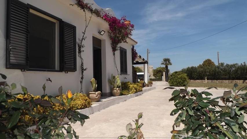Chambre d’hôte pour 4 personnes, avec vue ainsi que jardin et piscine à Avola - 4