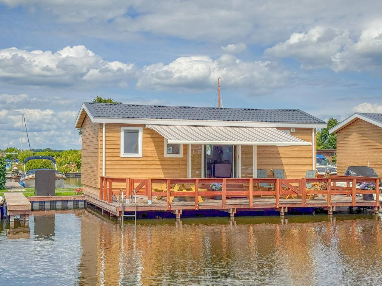 Klimatisiertes Chalet mit Terrasse am Wasser

 in Breukelen, Groene Hart
