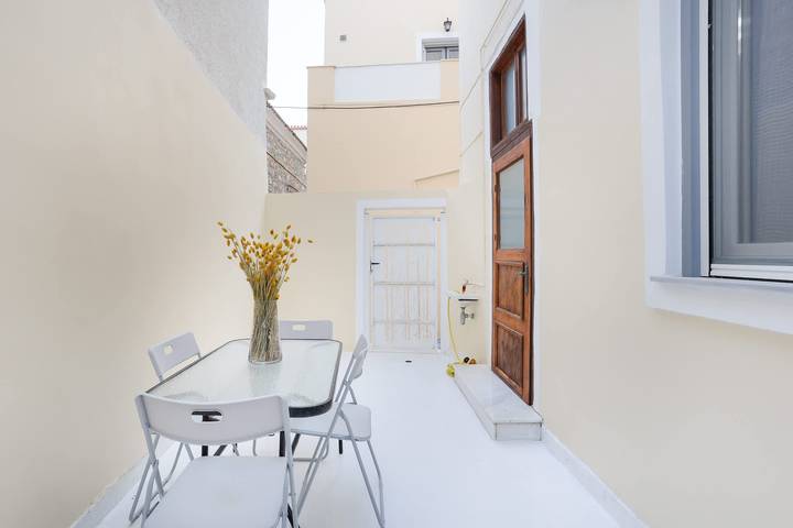 Location de vacances pour 8 personnes, avec balcon/terrasse, adapté aux familles dans Syros - 3