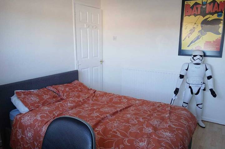 5 bedroom family home close to Gosport ferry to Portsmouth and the New Forest in Gosport, Hampshire
