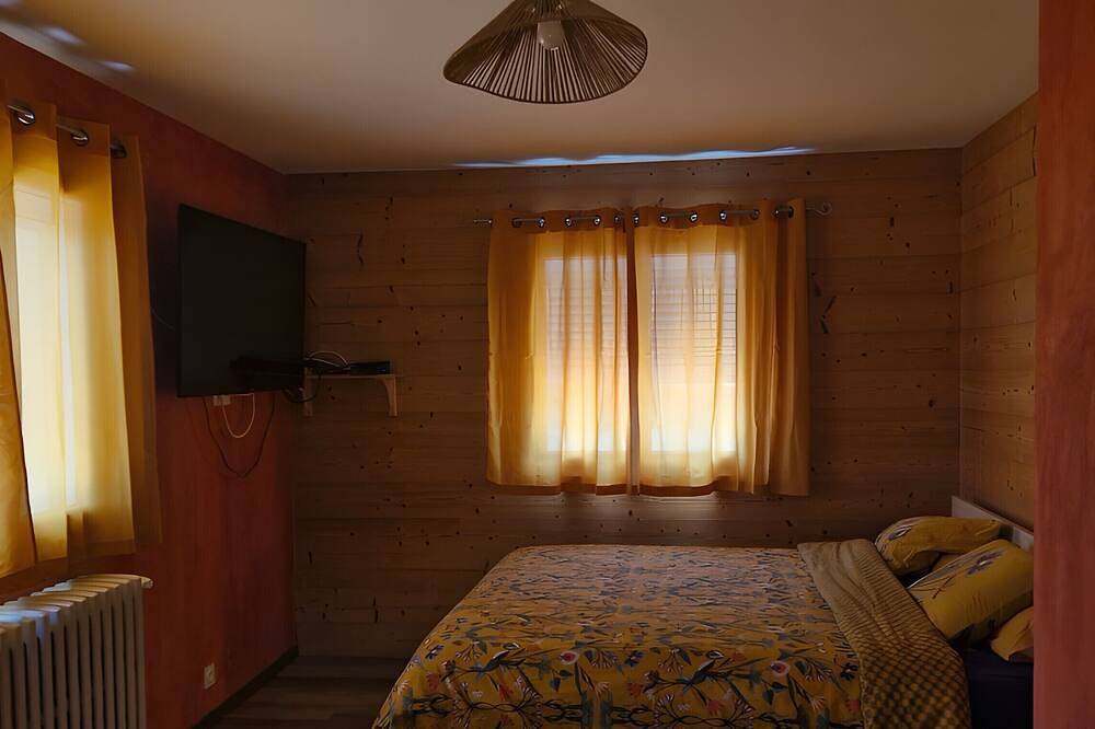 Maison de vacances 'P'tit Coin De Paradis' avec vue sur la montagne, piscine privée et Wi-Fi in La Chapelle-d'Alagnon, Région de Saint-Flour
