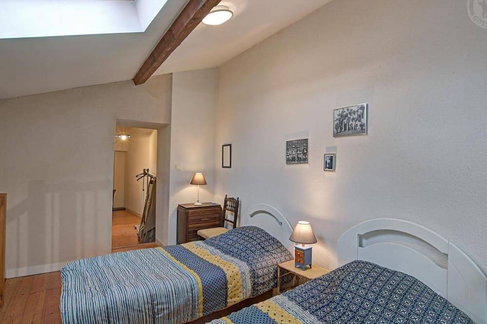 Gîte Authentique avec Wifi et Cheminée à Véranne in Véranne, Parc Naturel Régional du Pilat
