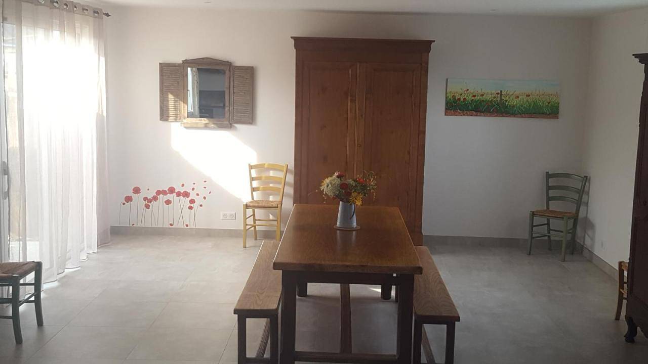 Appartement entier, Three-Bedroom Apartment in Briollay, Région d'Angers