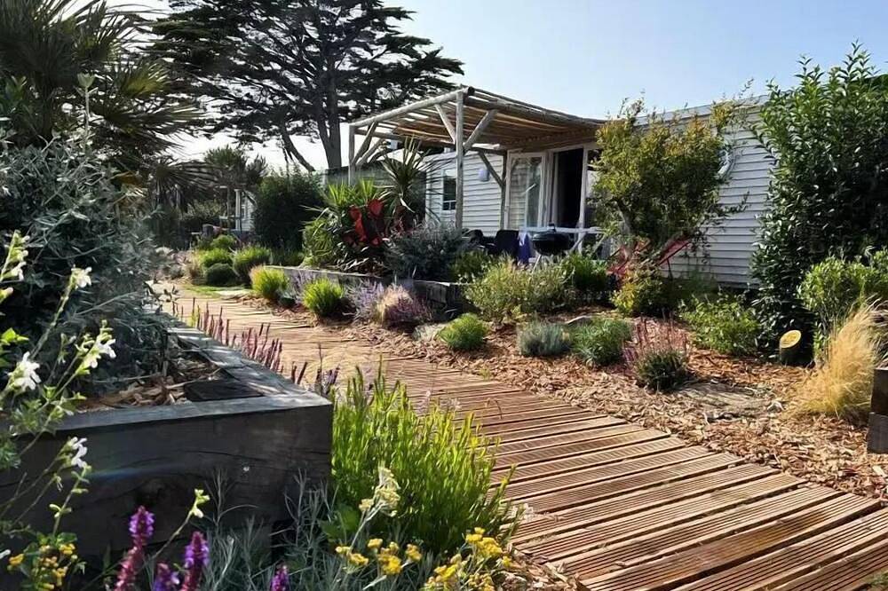 Cottage jardin aromatique - 2 chambres 4 personnes in Brignogan-Plages, Région de Brest