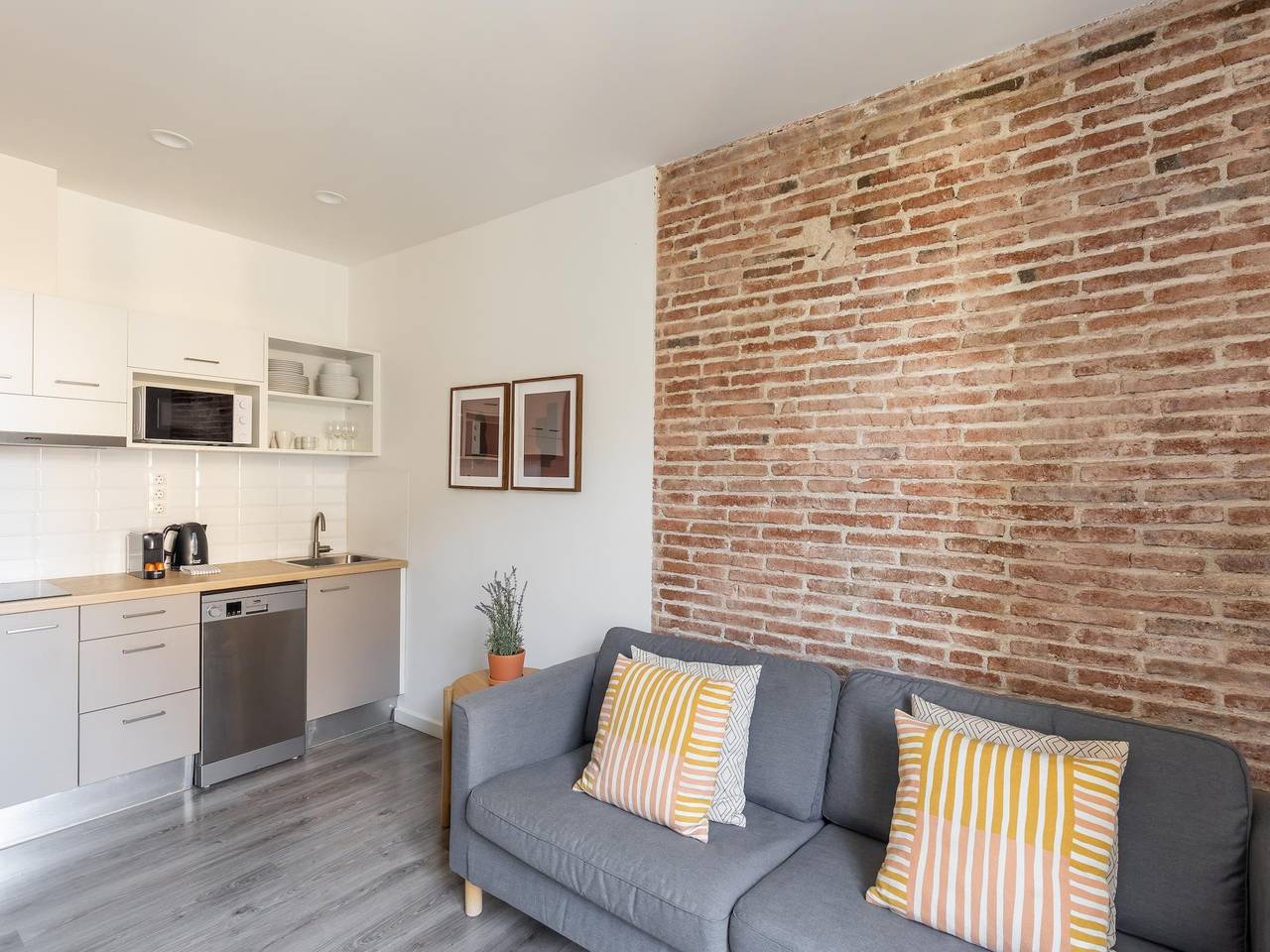 Entire holiday apartment, Two Bedroom Apartment in Barcelona Centre, Barcelona