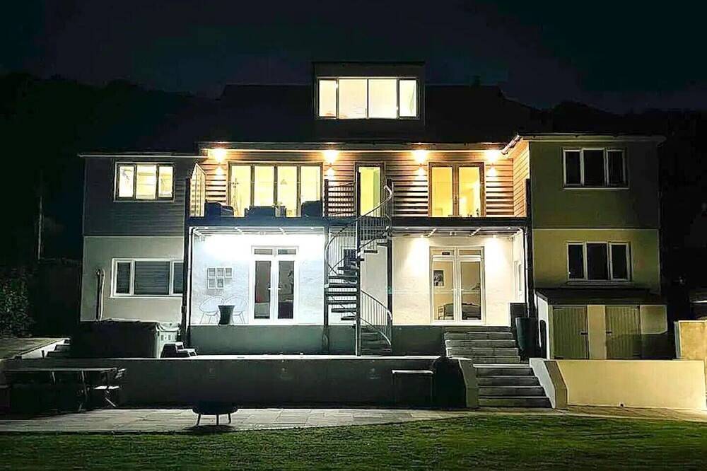 Beach House for 10 People in Westward Ho, Devon