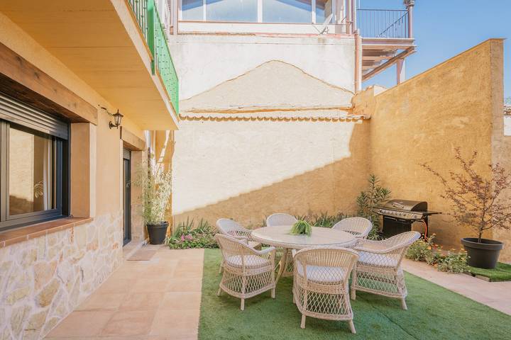„El Rincón Oriental-Ático Terraza“ mit Bergblick, Wlan und Klimaanlage in Roda de Eresma, Segovia Provinz