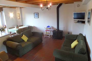 Gîte pour 8 personnes, avec jardin et piscine à Melgven