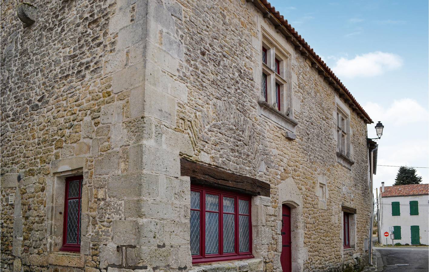 Cozy 2BR Apartment w/ Parking & WiFi - Steps to Saint-Jean-d'Angle & L'Arnaise in Saint-Jean-d'Angle, Rochefort und Umgebung