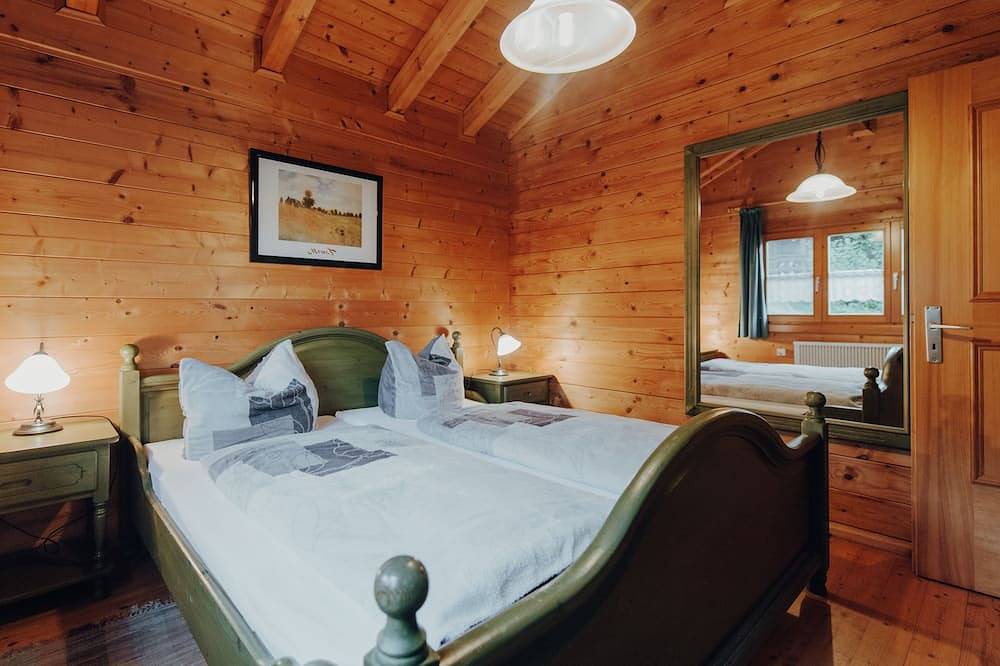 Ganze Wohnung, Gemütliches Holzblockhaus m überdachter Veranda Ht - Naturerlebnisdorf in Stamsried, Ostbayern