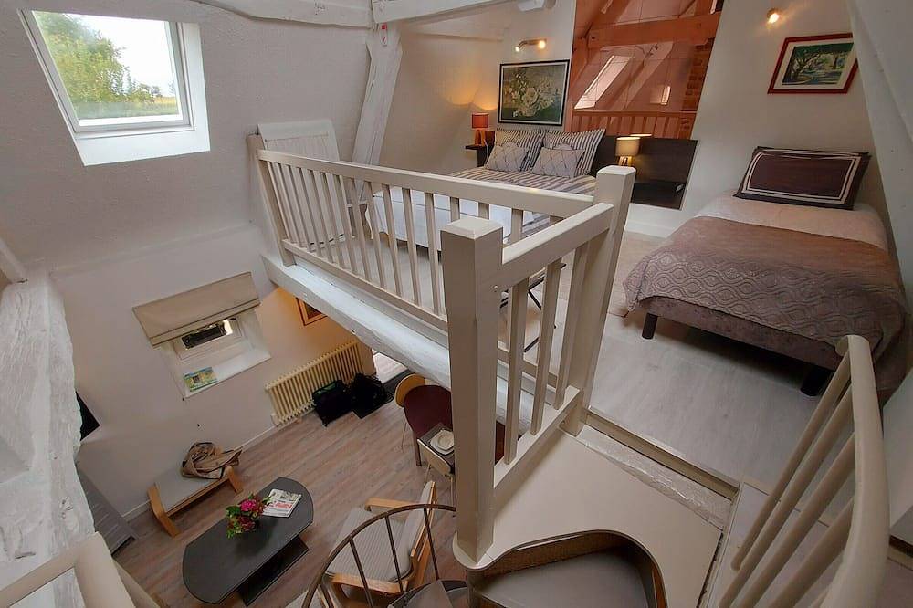 Maison de Charme avec Étang Privé, Accès Wifi, et Équipements Confort - Idéal Nature et Pêche in Alexain, Mayenne