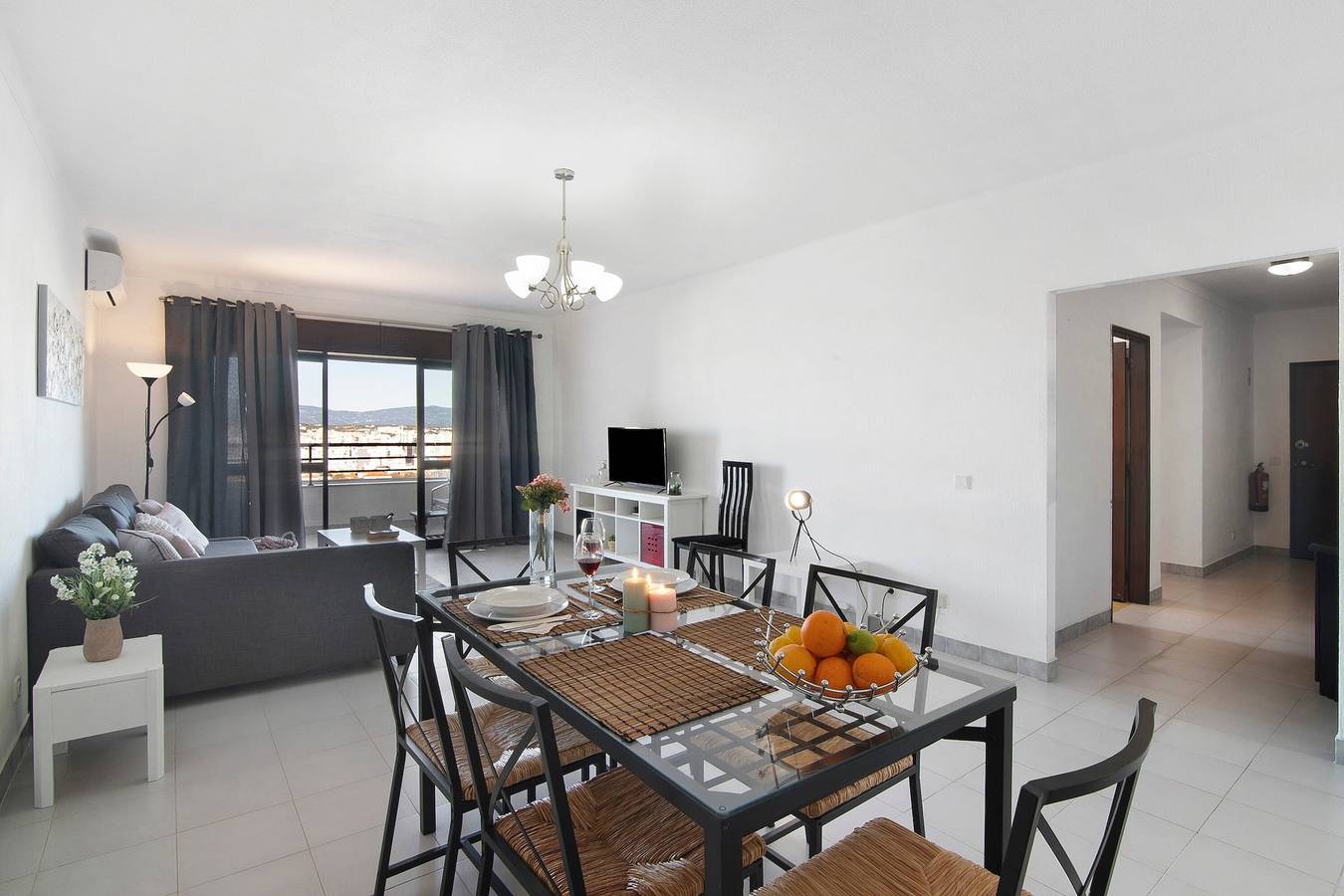 Entire apartment, Apartment 'Summer Place' with Balcony, Wi-Fi and Air Conditioning in Praia da Rocha, Portimão