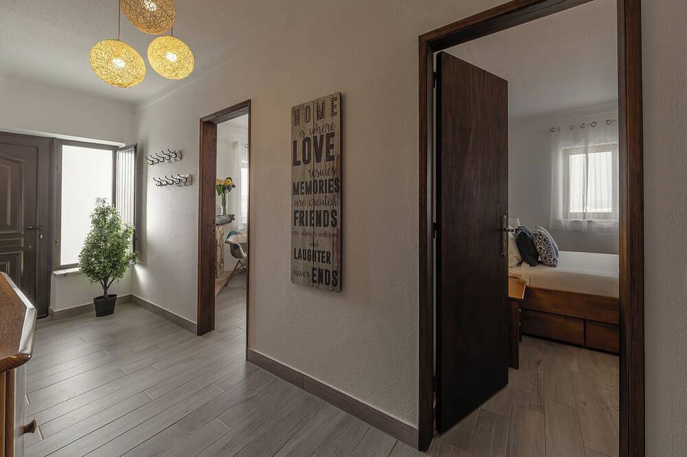 Lagoon View Villa - Ocean Serenity in Vau, Leiria District