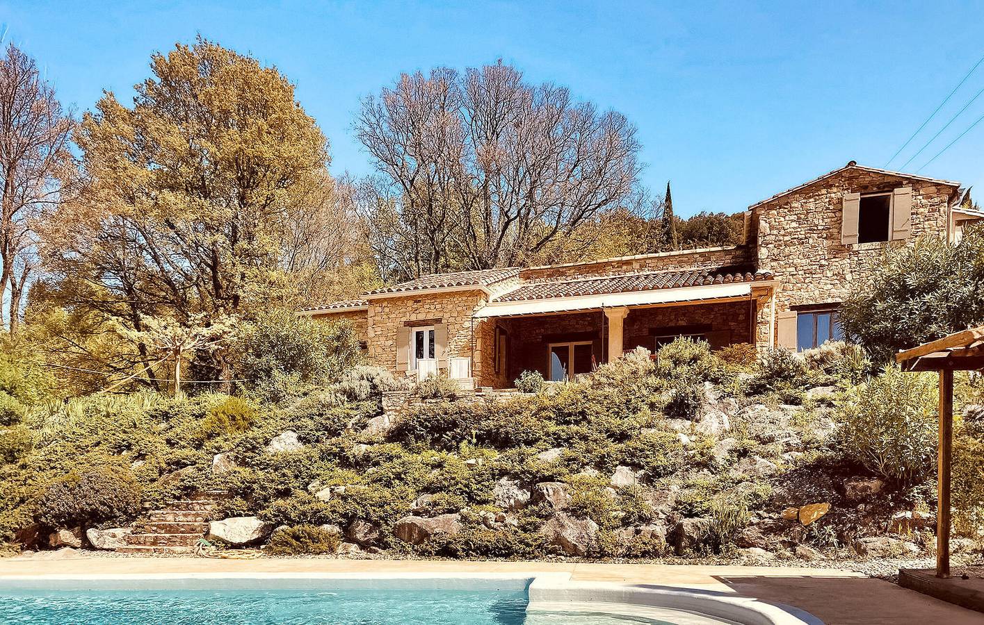 Acogedor 2BR Apartamento con Piscina, Parking y WiFi in Saint-André-d'Olérargues, Region de Nimes