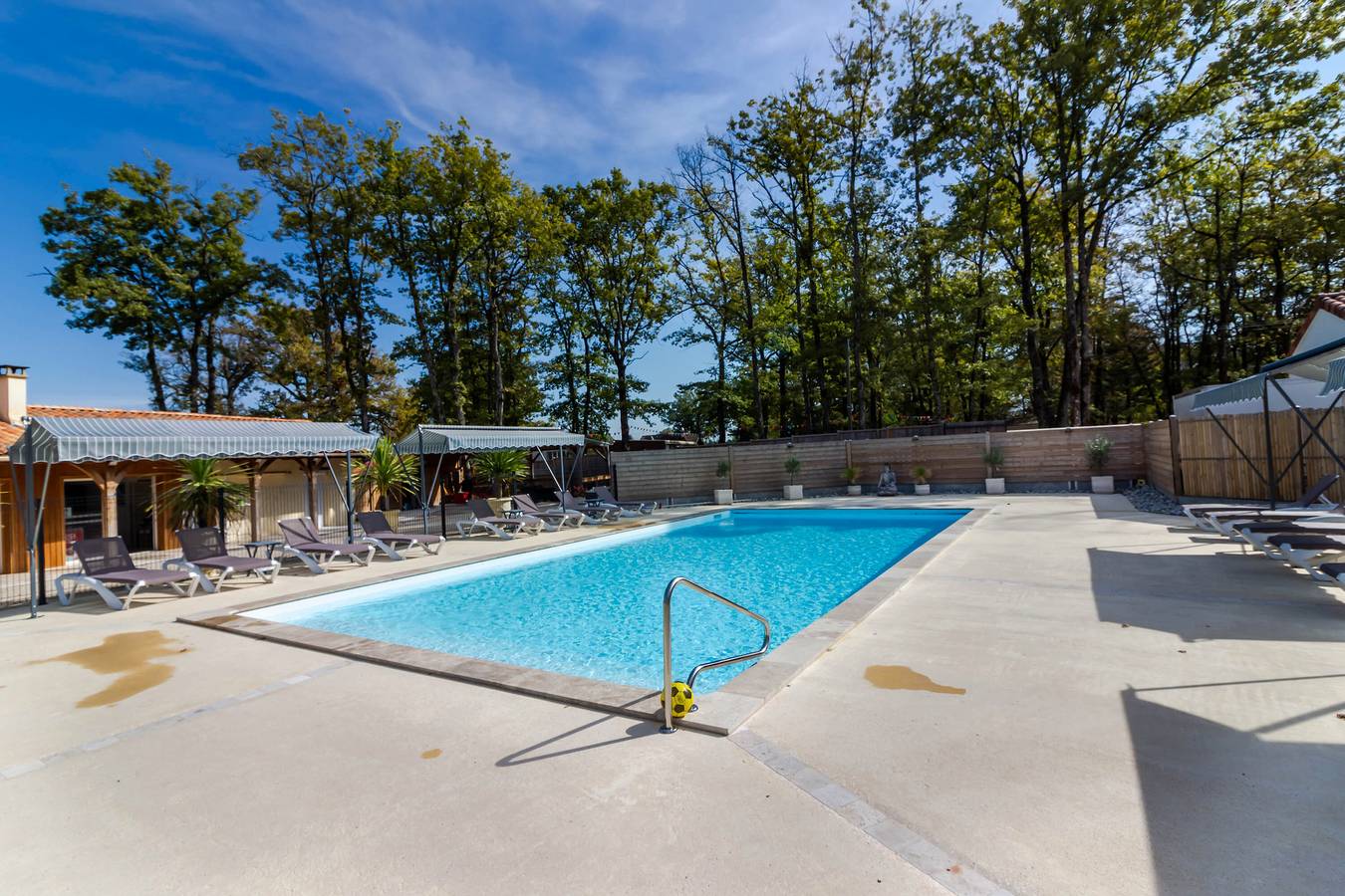 Authentischer Aufenthalt in der Dordogne – Komfortables Gîte mit beheiztem Pool in Thenon, Périgord Noir