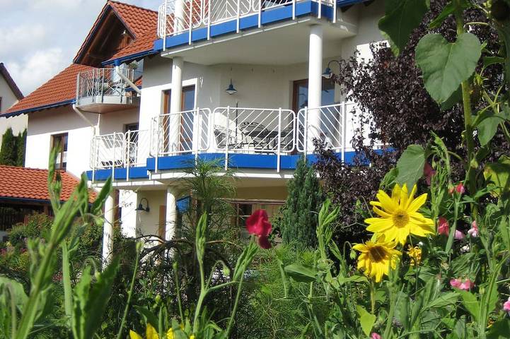 Ferienwohnung für 2 Personen, mit Whirlpool und Terrasse in Horn-Bad Meinberg