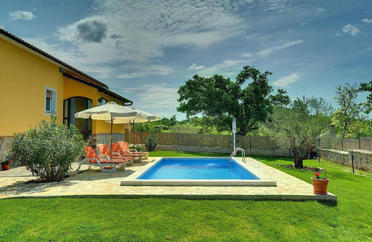 Ferienhaus mit Privatpool für 8 Personen ca. 100 qm in Juršići, Istrien (Binnenland von Istrien) in Jursici, Zentralistrien