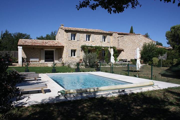 Location de vacances pour 8 personnes, avec terrasse et jardin à Murs