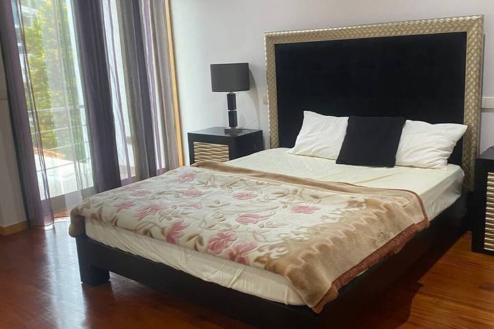 Mansion with 5 Bedrooms, Swimming Pool, Pool Table and Parking in Braga, Braga Distrikt