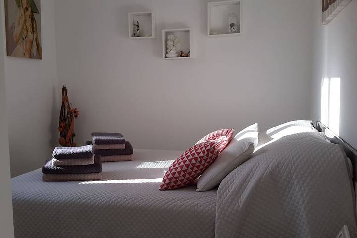 Location de vacances pour 2 personnes, avec jardin et terrasse à Eccica-Suarella - 2