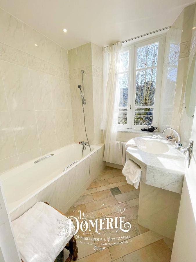 Hôtel pour 10 personnes, avec jardin à Saint-Chély-d'Aubrac - 4