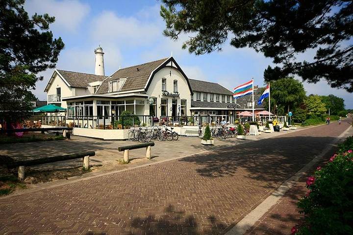 Hotel voor 4 personen, with Balkon and Terras as well as Tuin and Sauna op Schiermonnikoog