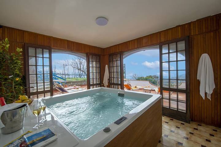 Villa für 7 Personen, mit Whirlpool und Balkon - 1
